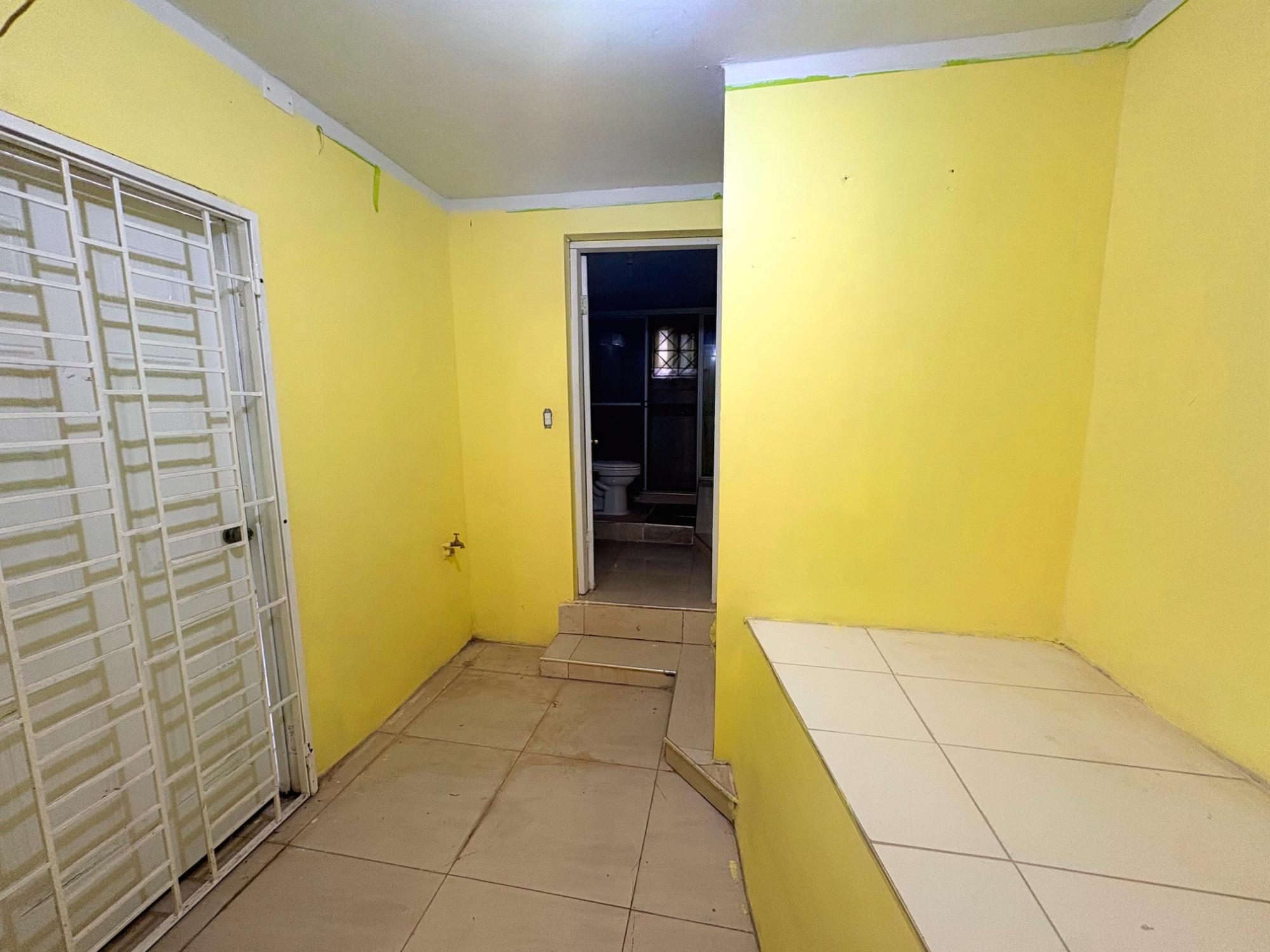 House For Rent: QUEEN HILL DRIVE, Kingston 19 | $80,000 photo 5
