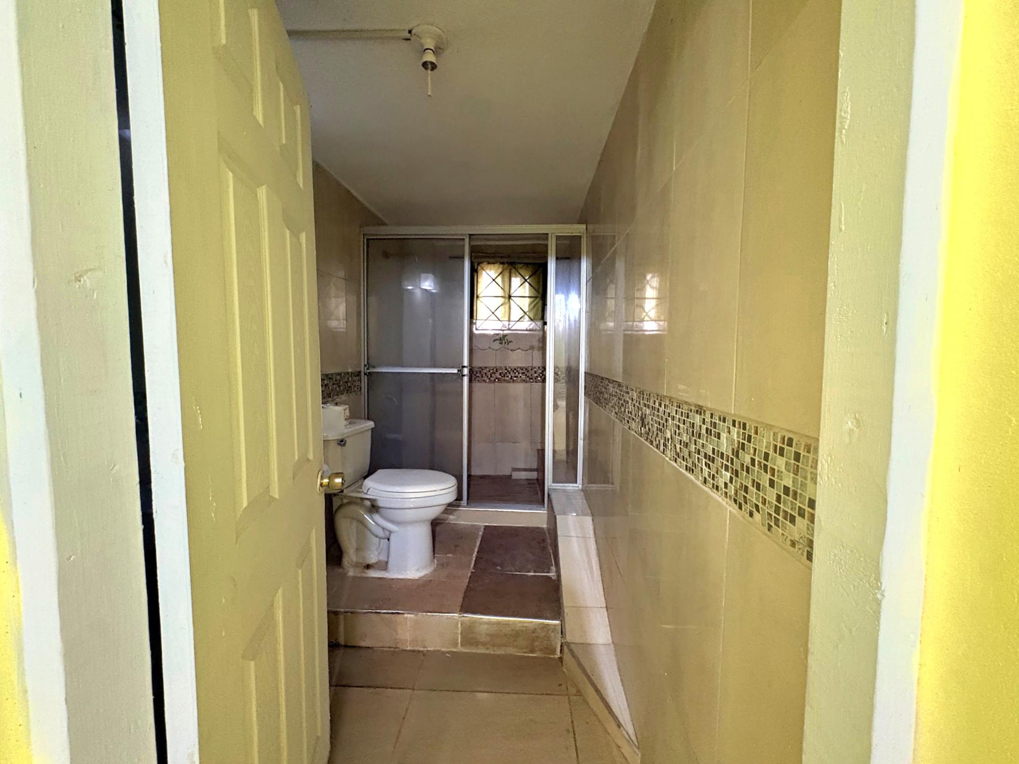 House For Rent: QUEEN HILL DRIVE, Kingston 19 | $80,000 photo 6