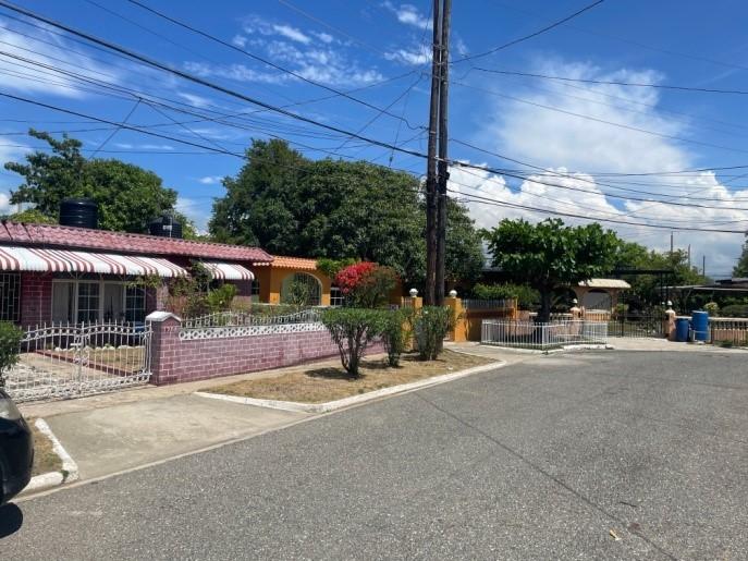 House For Sale: BRIDGEPORT, Bridgeport | $31,000,000 photo 2