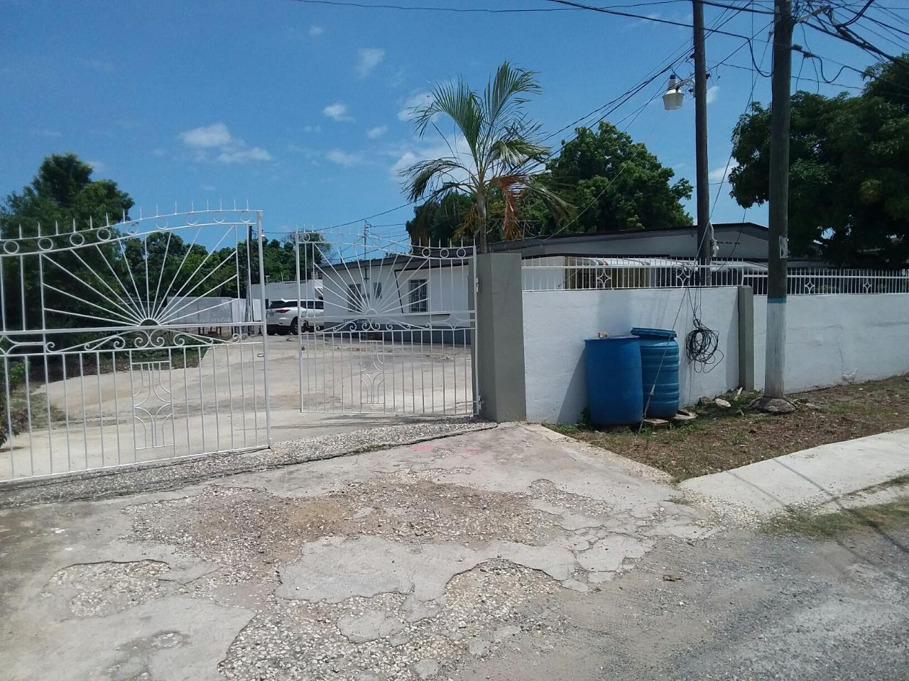 House For Rent: GILMOUR DRIVE, KGN 20, Kingston 20 | $120,000