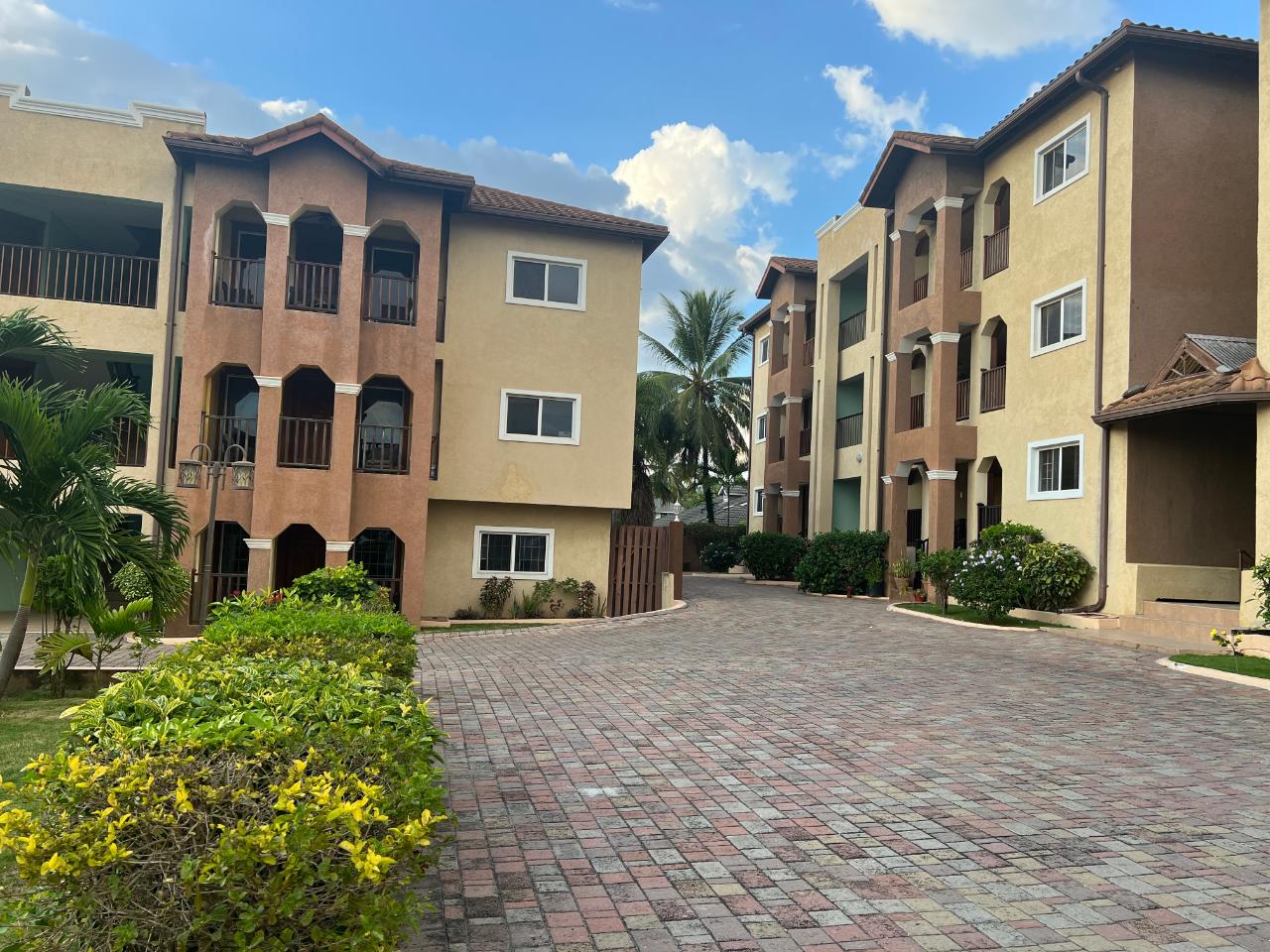 Apartment For Rent: MILLSBOROUGH AVENUE, Kingston 6 | $2,000 photo 3