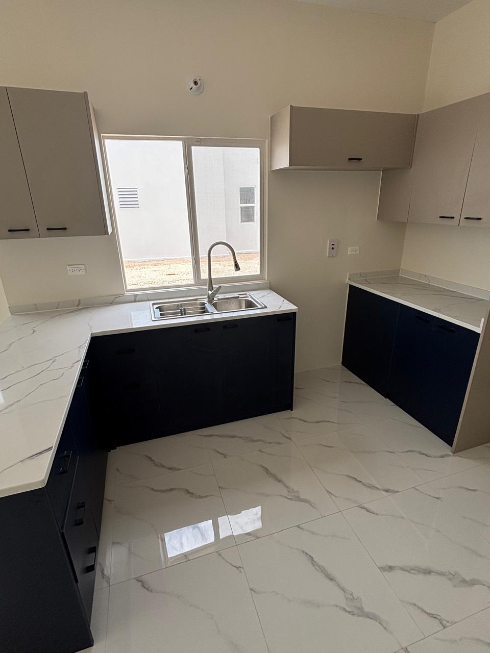 House For Rent: CORAL SPRING ESTATE, Coral Spring | $140,000 photo 5