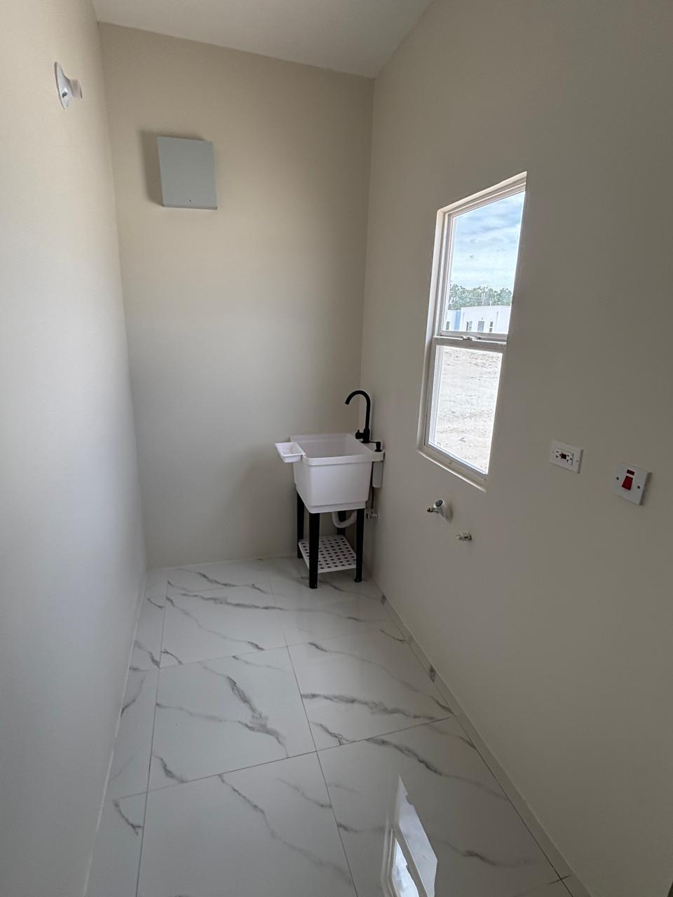 House For Rent: CORAL SPRING ESTATE, Coral Spring | $140,000 photo 11