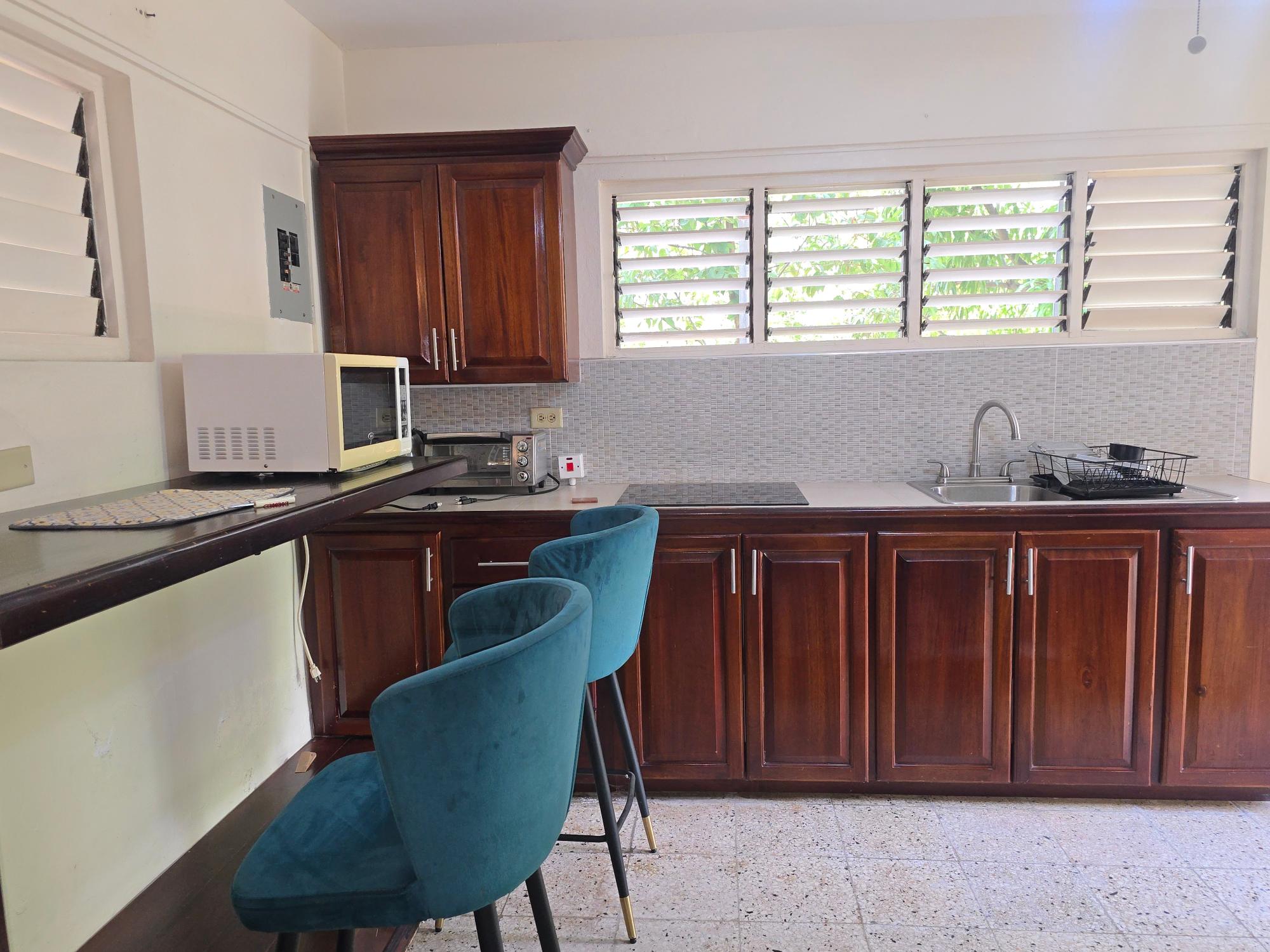 Apartment For Rent: WEYCLIFFE CLOSE, Kingston 6 | $100,000 photo 2