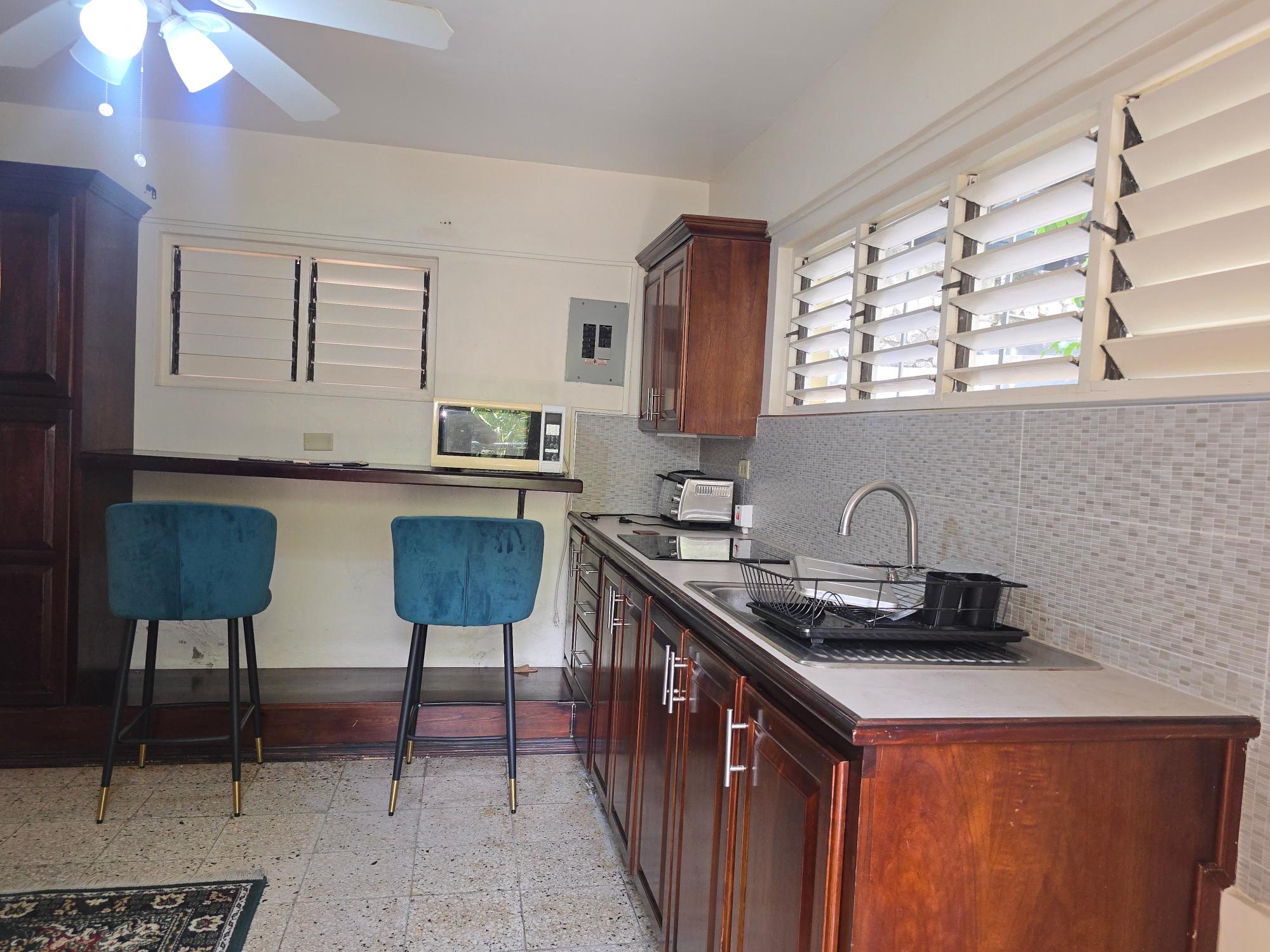 Apartment For Rent: WEYCLIFFE CLOSE, Kingston 6 | $100,000 photo 3