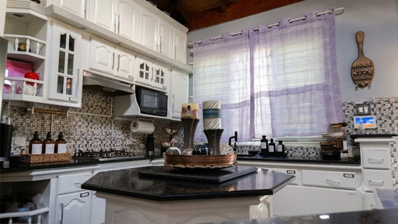 Apartment For Sale: COOLSHADE AVENUE, Tanglewood | $33,500,000 photo 11