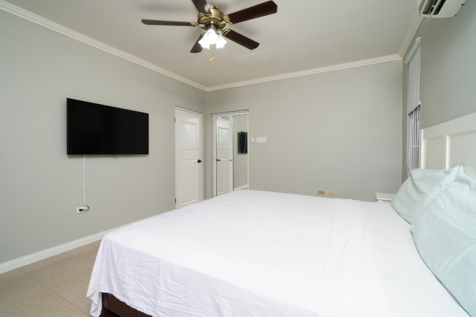 Apartment For Rent: OLD HOPE ROAD, Kingston 6 | $1,600 photo 3