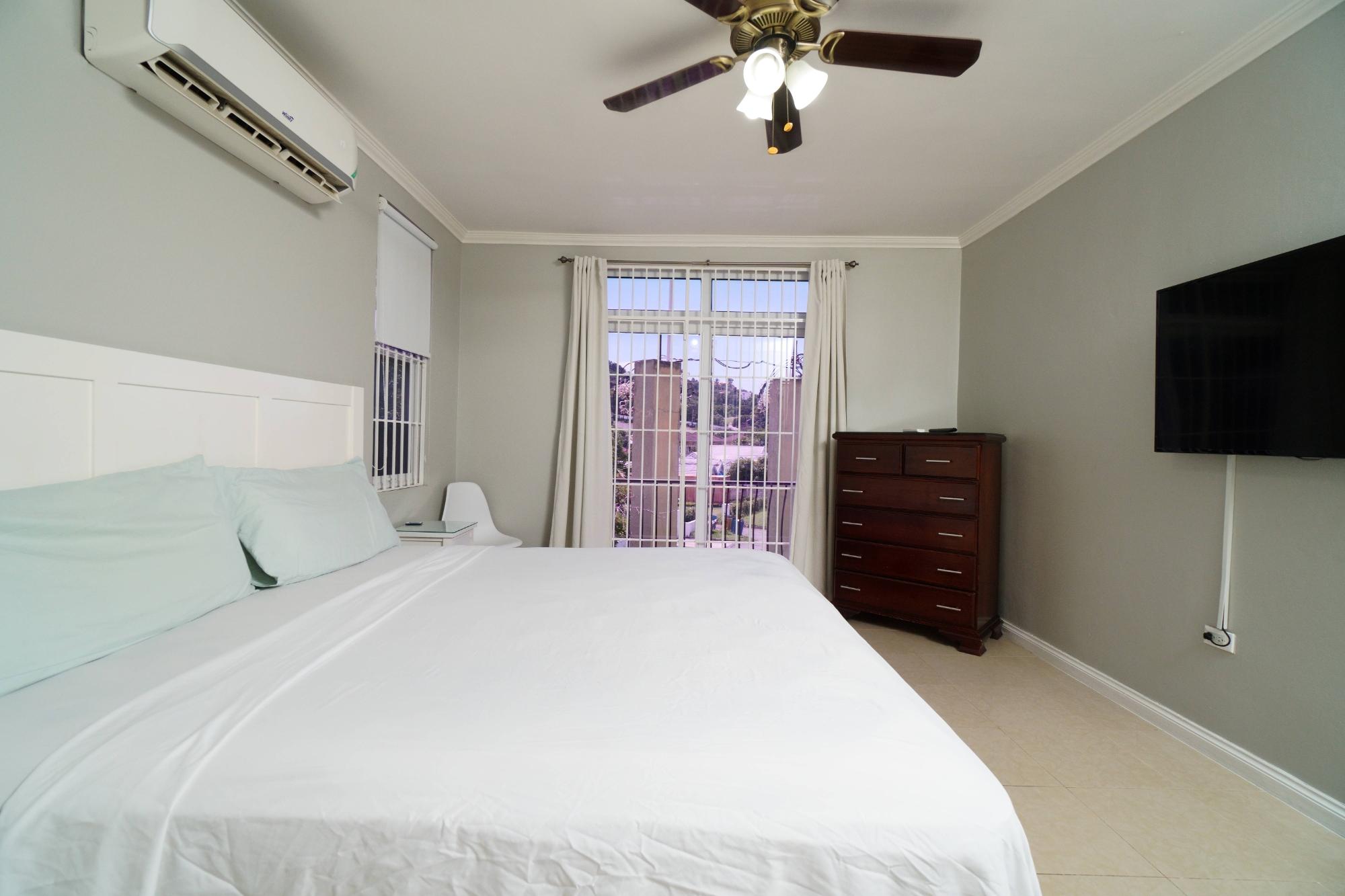 Apartment For Rent: OLD HOPE ROAD, Kingston 6 | $1,600 photo 4