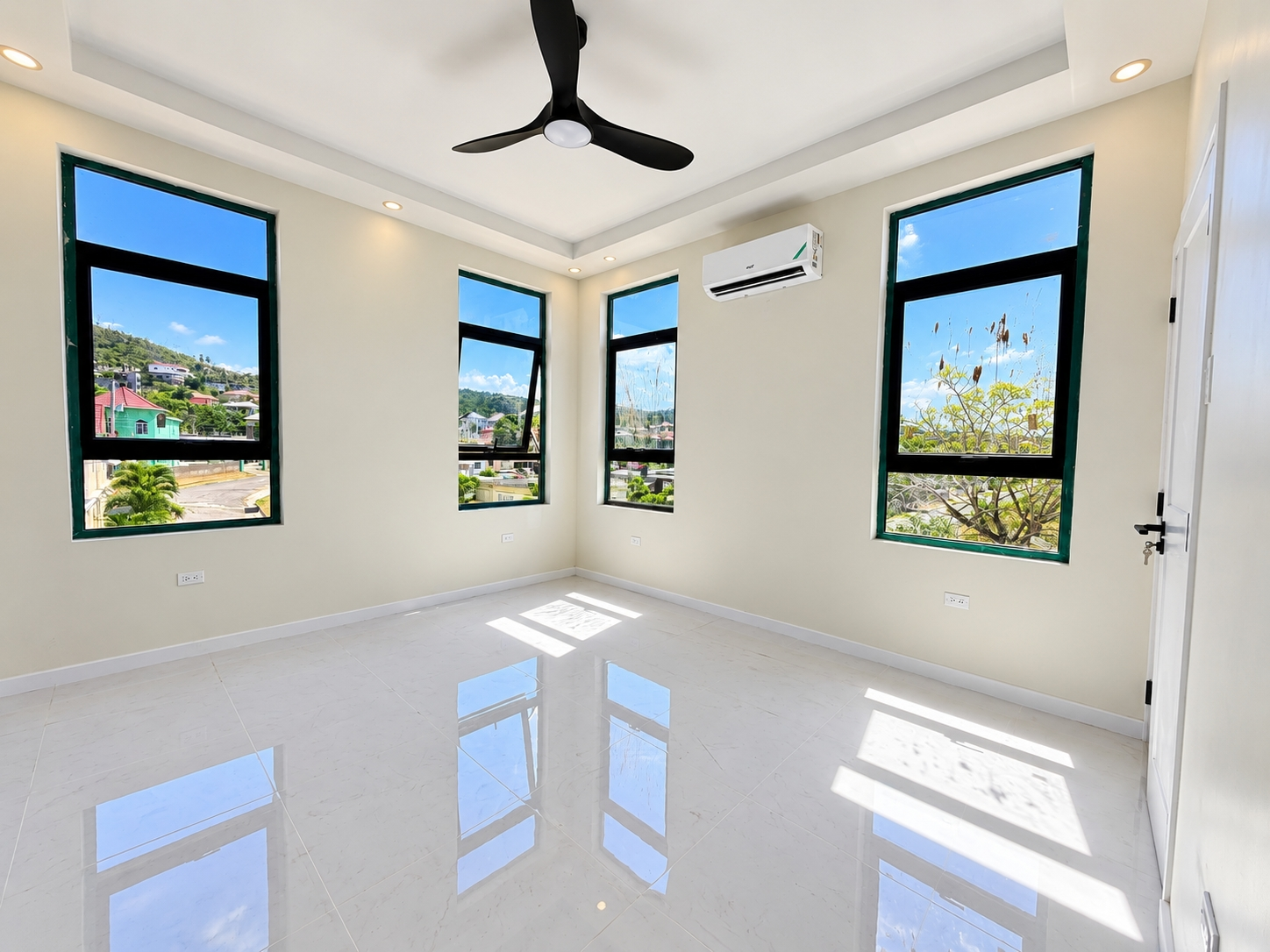 Apartment For Sale: VIP AVENUE, VISTA CIELO, Runaway Bay | $365,000 photo 14