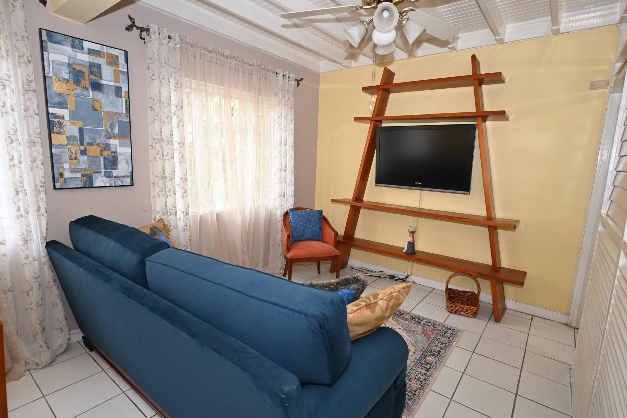 Apartment For Rent: COMLIN BANK ROAD, Kingston 5 | $1,300 photo 4