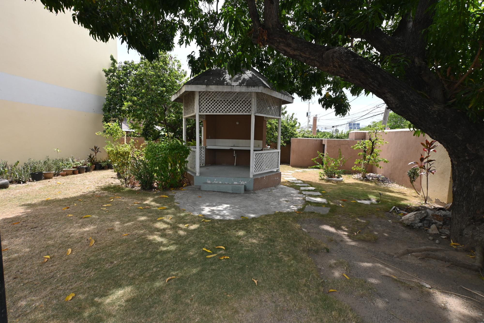 Apartment For Rent: COMLIN BANK ROAD, Kingston 5 | $1,300 photo 17