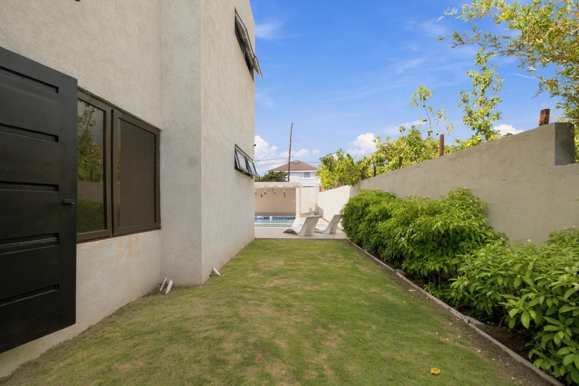 House For Rent: CHARLTON ROAD, Kingston 8 | $7,000 photo 4