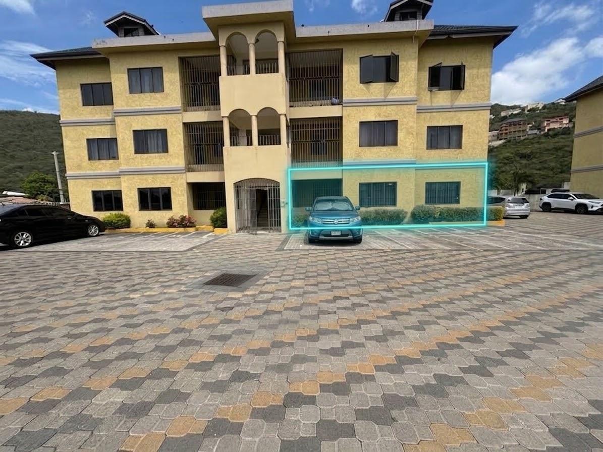 Apartment For Sale: BOMBAY AVENUE MEADOWBROOK, Kingston 19 | $38,000,000 photo 2