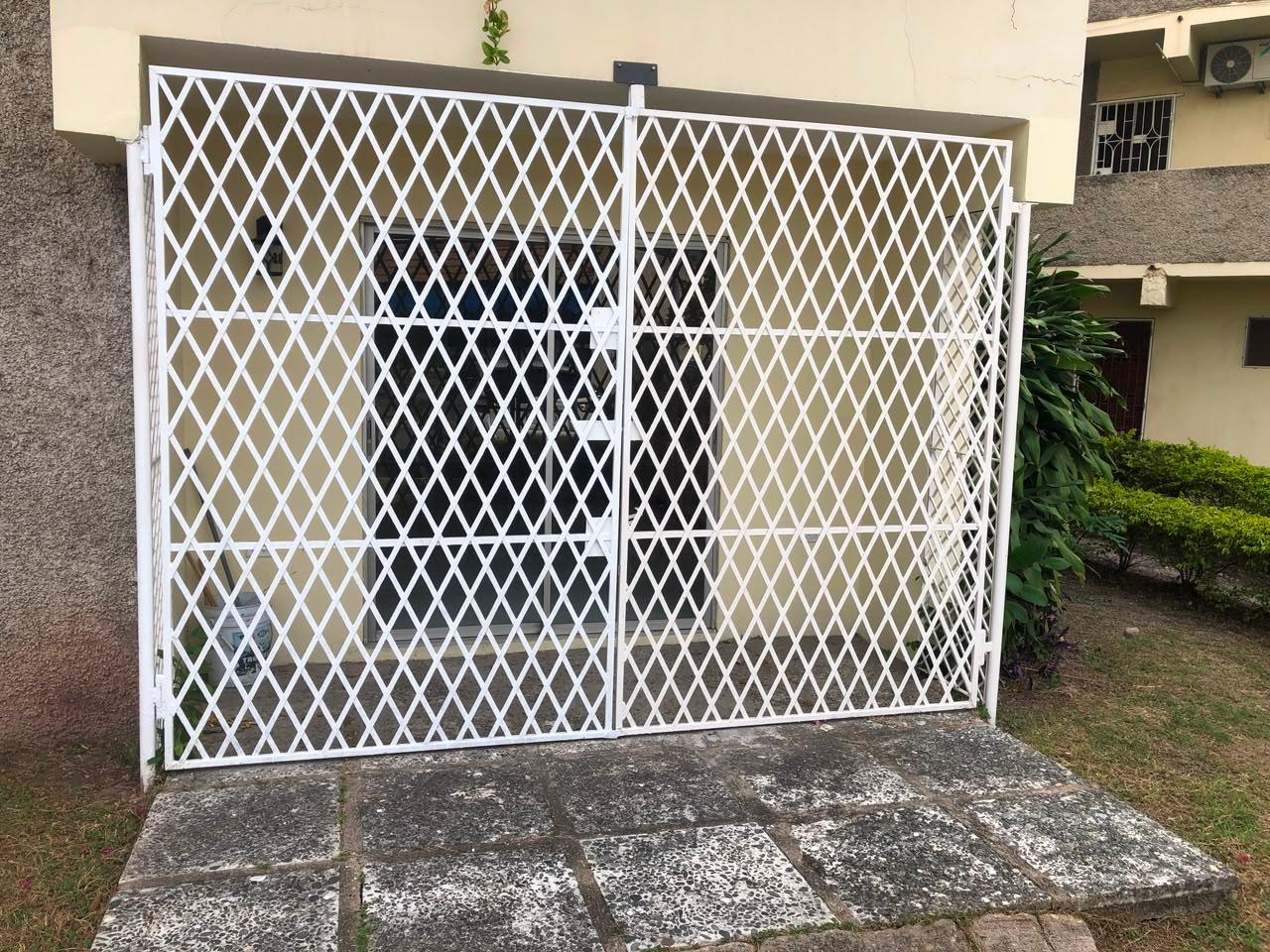 Apartment For Rent: DUNROBIN ACRES, Kingston 10 | $1,200