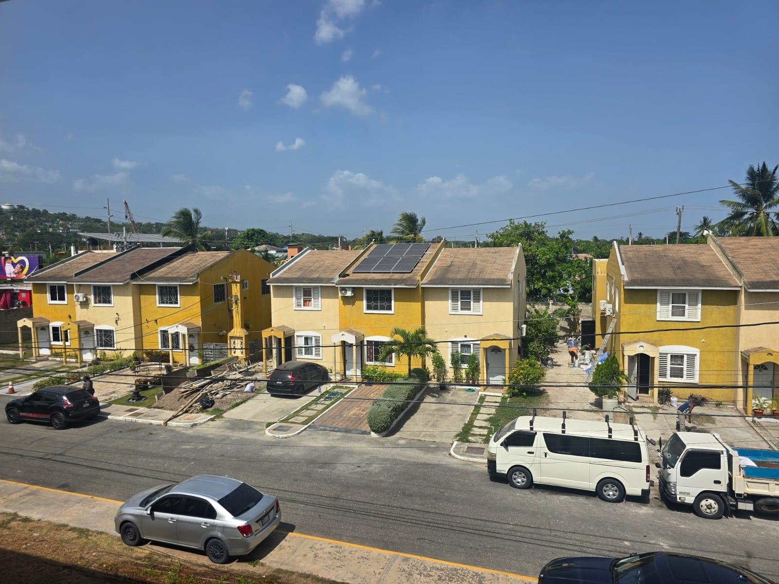 Apartment For Rent: TWICKENHAM, ST. CATHERINE, Twickenham Park | $105,000 photo 3