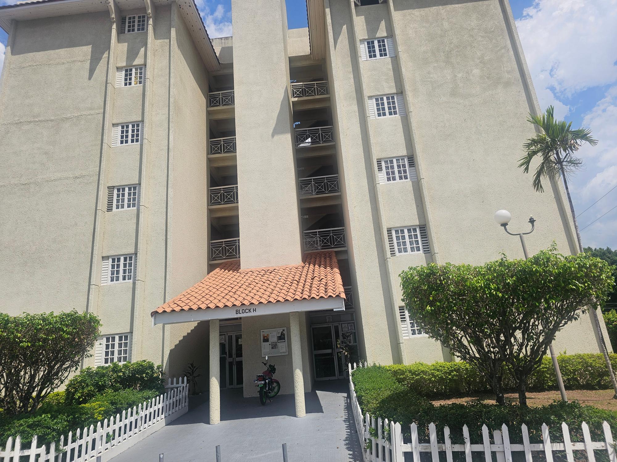 Apartment For Rent: CONSTANT SPRING ROAD, Constant Spring P.O. | $100,000