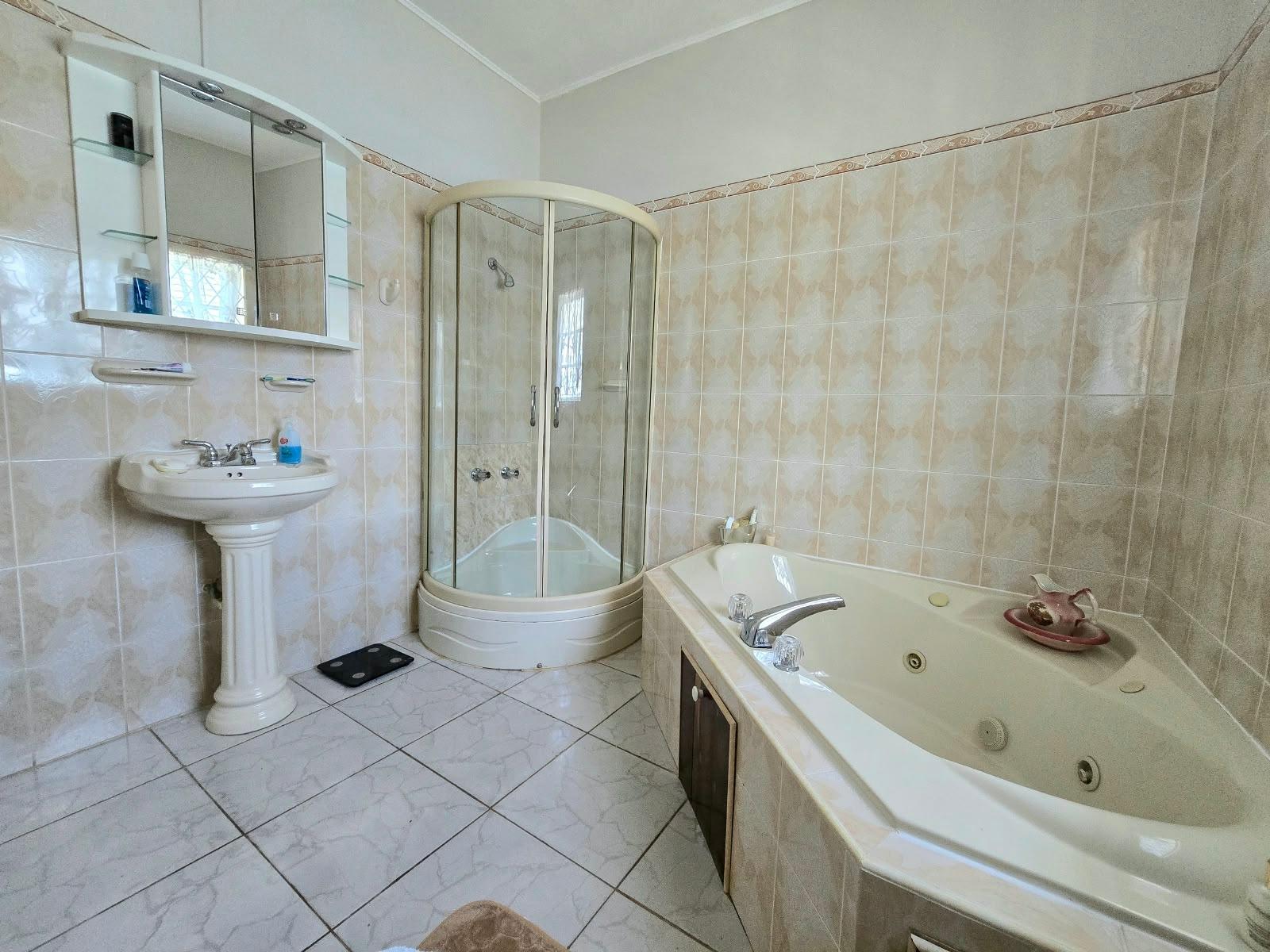 House For Sale: CLOVER WOOD, CLOVER WAY, Mandeville | $60,000,000 photo 19