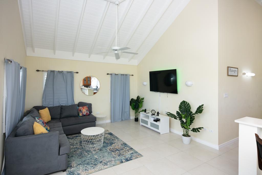 House For Rent: SEA GRAPE AVE., THE CREST, St. Ann@~apos;s Bay | $1,800 photo 3