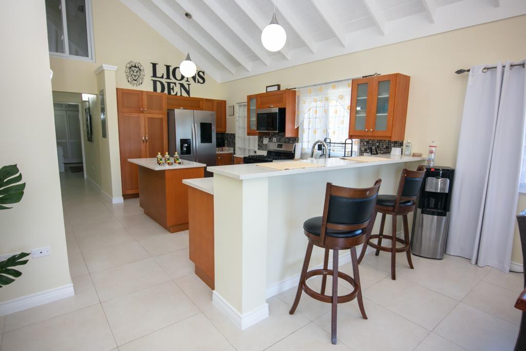 House For Rent: SEA GRAPE AVE., THE CREST, St. Ann@~apos;s Bay | $1,800 photo 11