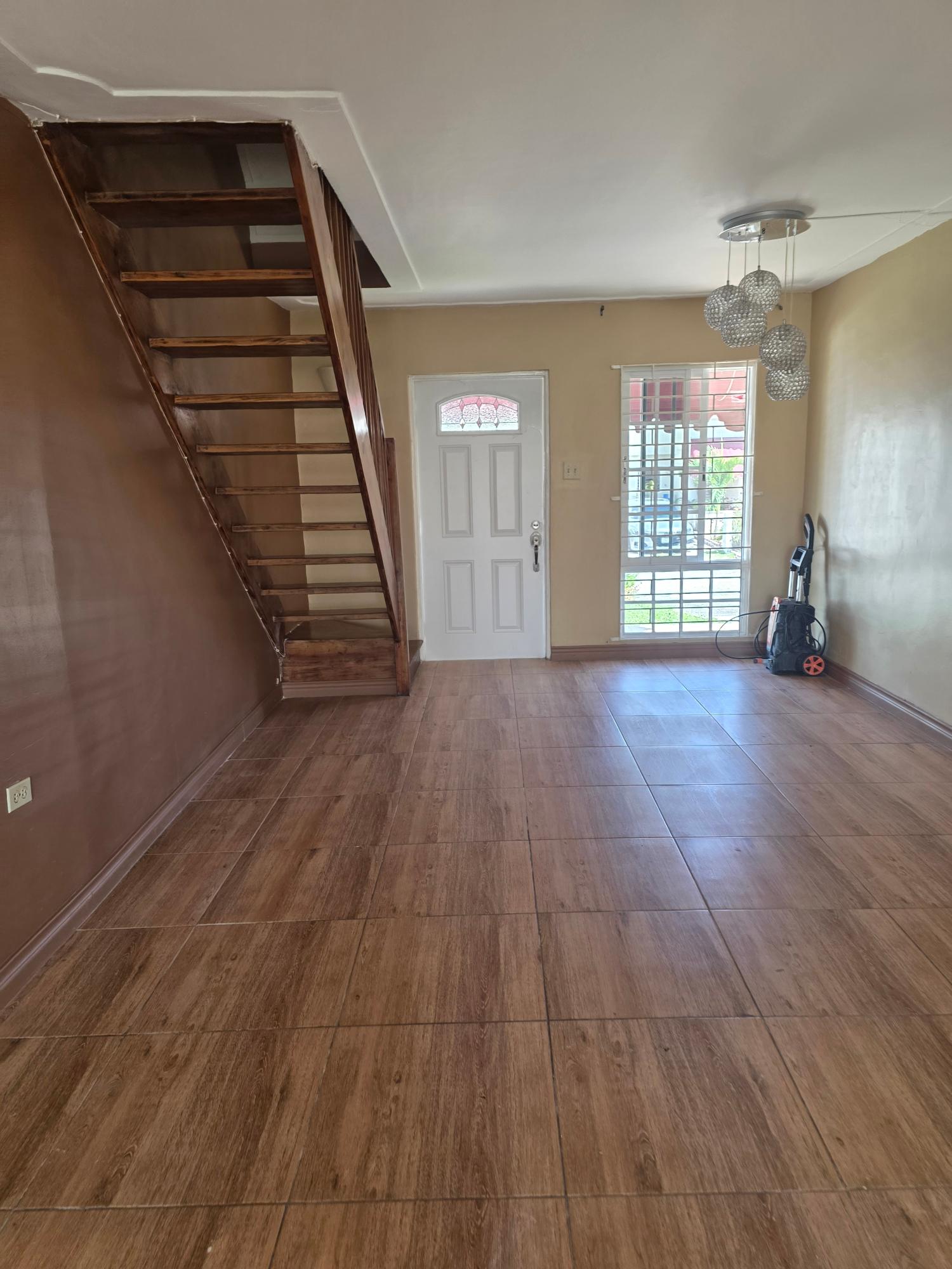 Townhouse For Rent: HEATHWOOD DRIVE ALLERDYCE, Kingston 8 | $220,000 photo 4