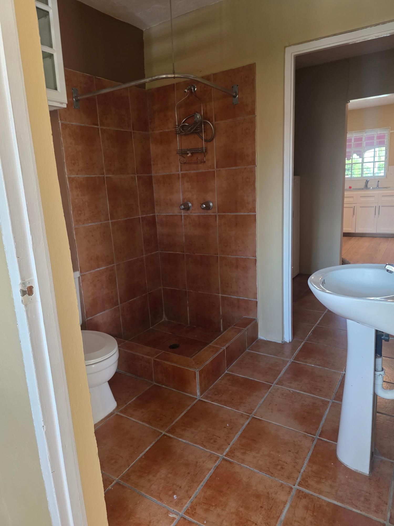 Townhouse For Rent: HEATHWOOD DRIVE ALLERDYCE, Kingston 8 | $220,000 photo 6