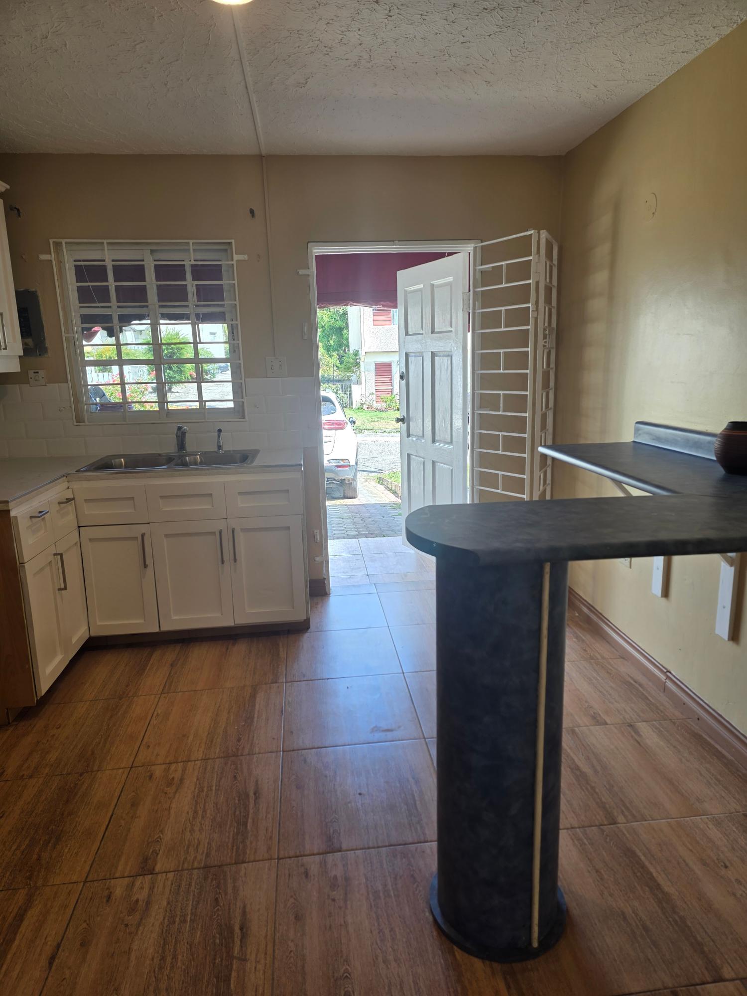 Townhouse For Rent: HEATHWOOD DRIVE ALLERDYCE, Kingston 8 | $220,000 photo 9