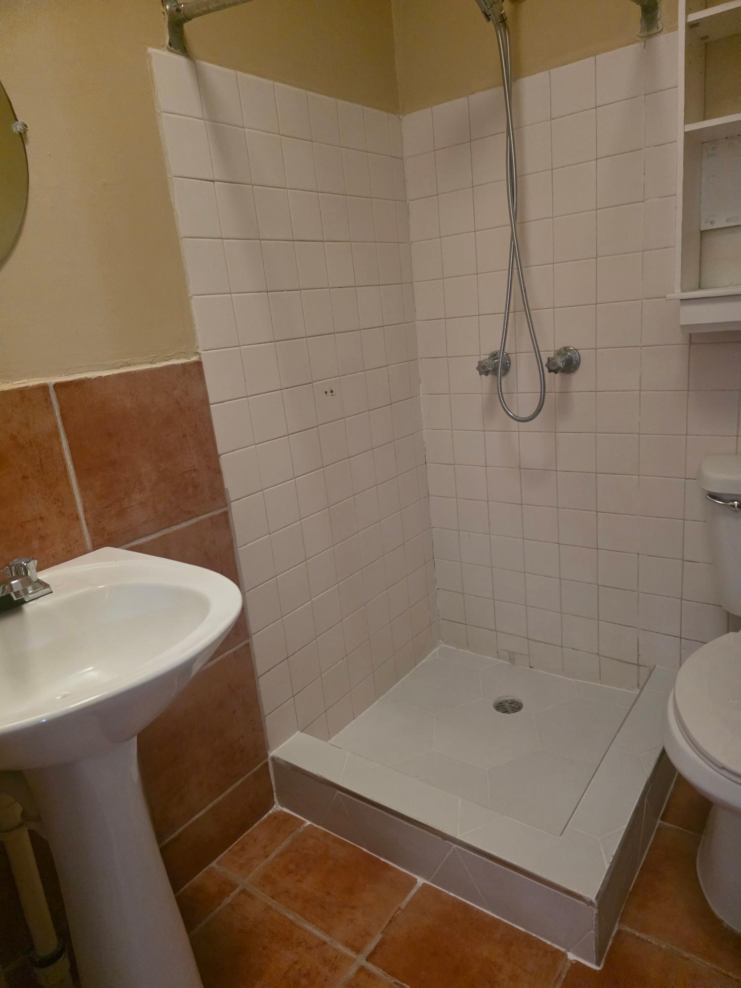 Townhouse For Rent: HEATHWOOD DRIVE ALLERDYCE, Kingston 8 | $220,000 photo 12