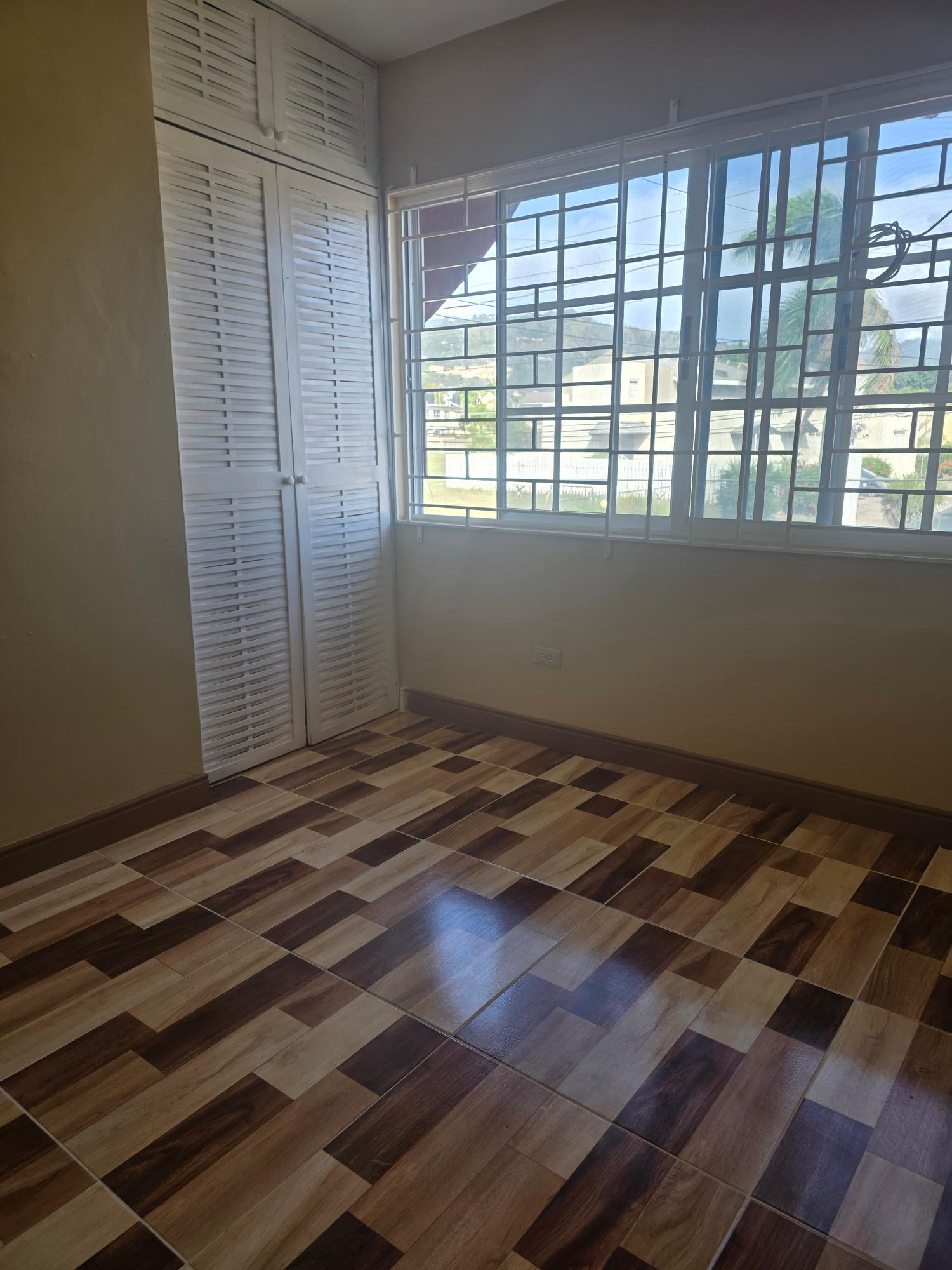 Townhouse For Rent: HEATHWOOD DRIVE ALLERDYCE, Kingston 8 | $220,000 photo 13