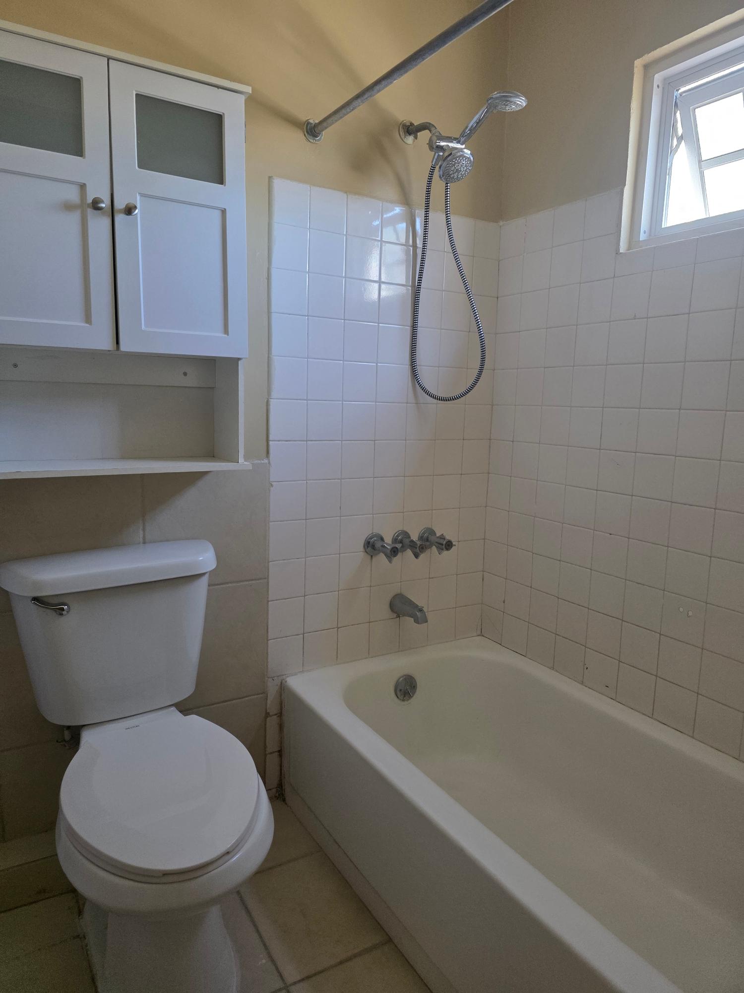 Townhouse For Rent: HEATHWOOD DRIVE ALLERDYCE, Kingston 8 | $220,000 photo 14