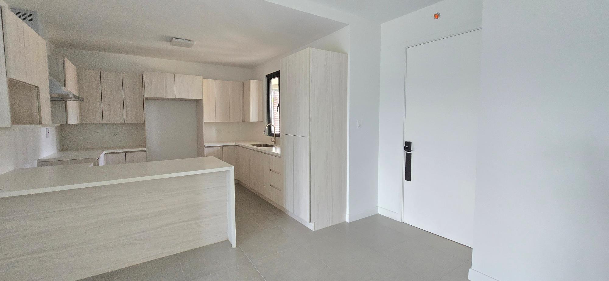 Apartment For Rent: PART OF READING PEN, ST J, Reading | $350,000 photo 9