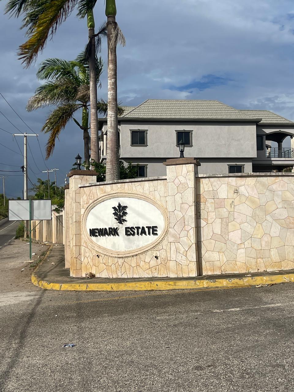 Townhouse For Rent: NEWARK ESTATES, New Hark Estate | $150,000