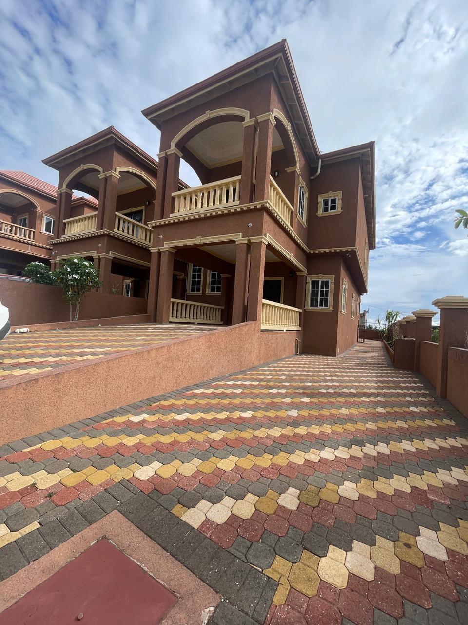 Townhouse For Rent: NEWARK ESTATES, New Hark Estate | $150,000 photo 3