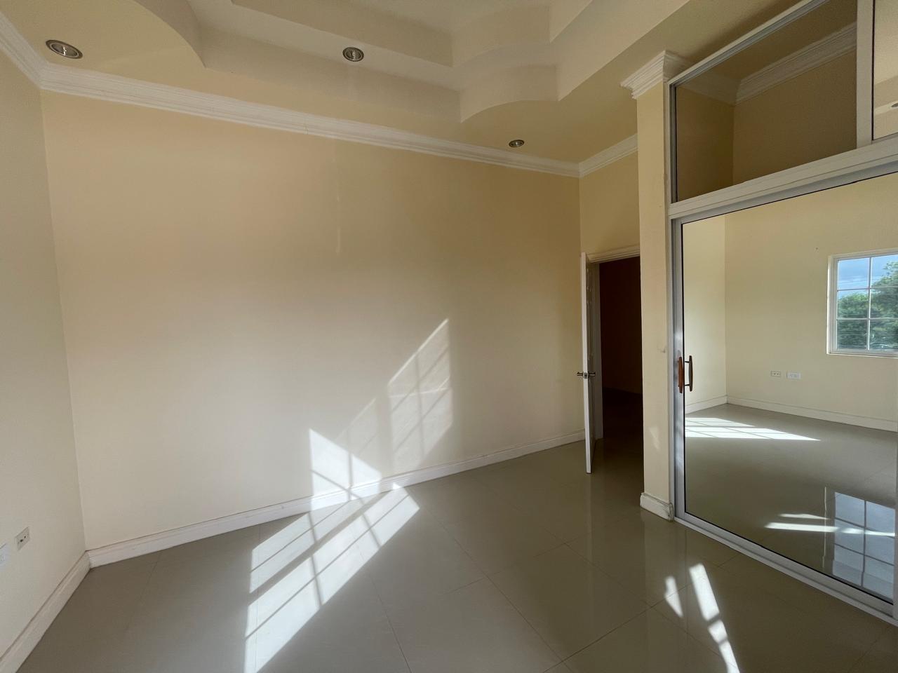 Townhouse For Rent: NEWARK ESTATES, New Hark Estate | $150,000 photo 16
