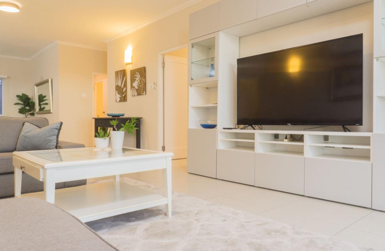 Apartment For Rent: GARDEN CLOSE, Kingston 8 | $3,500 photo 6