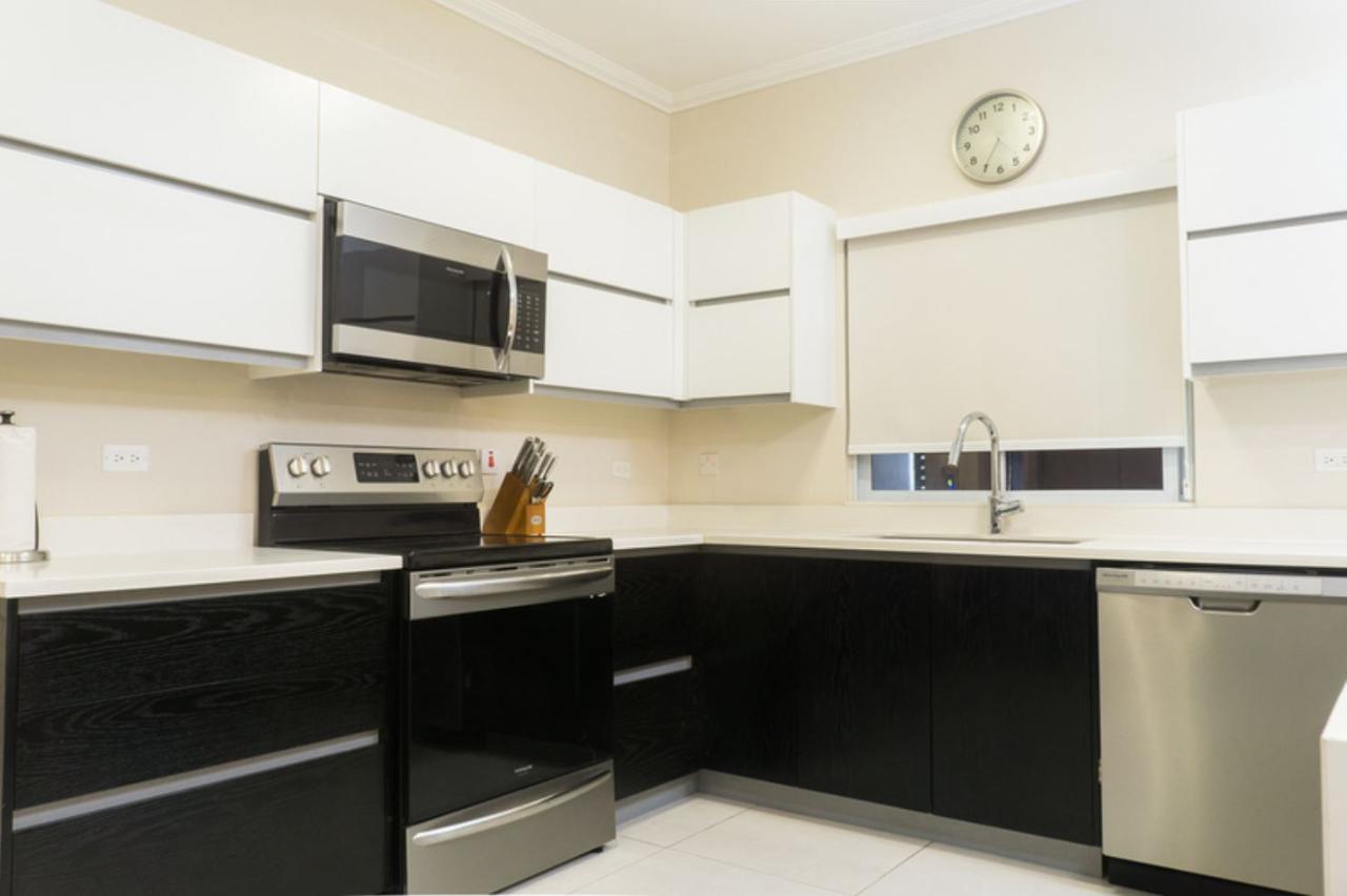 Apartment For Rent: GARDEN CLOSE, Kingston 8 | $3,500 photo 11