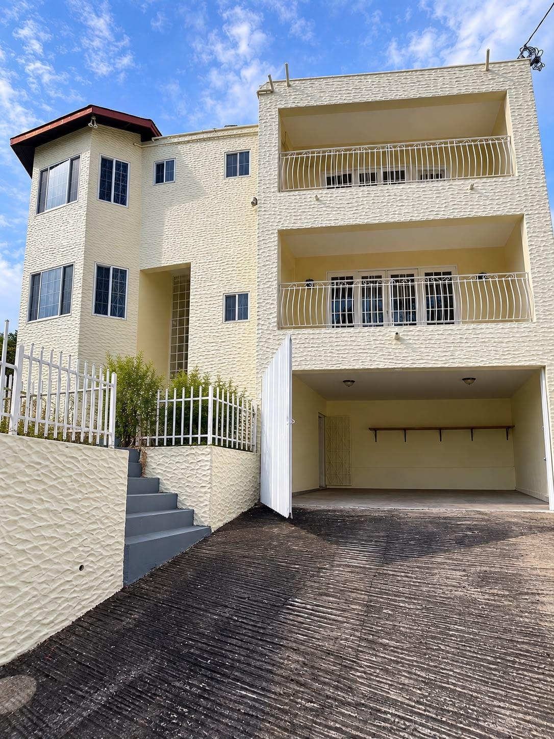 House For Rent: EAST WIDCOMBE HEIGHTS, Kingston 6 | $3,100 photo 3