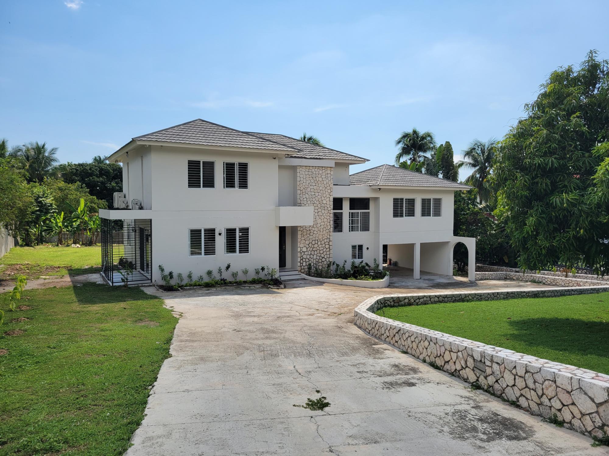House For Rent: MILLSBOROUGH CRESCENT, Kingston 6 | $4,000 photo 2