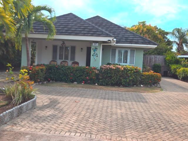 House For Sale: GARDENIA AVENUE, St. Ann@~apos;s Bay | $450,000 photo 3