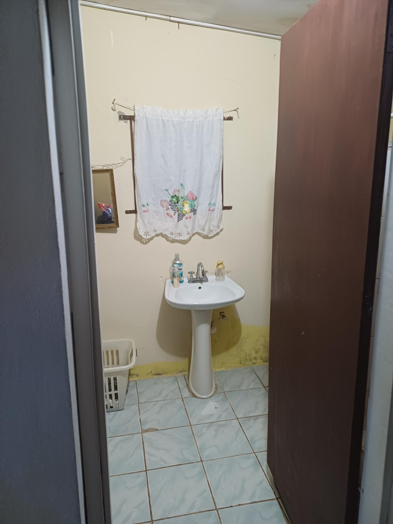 House For Sale: LINSTEAD WAKEFIELD, Linstead | $18,000,000 photo 3