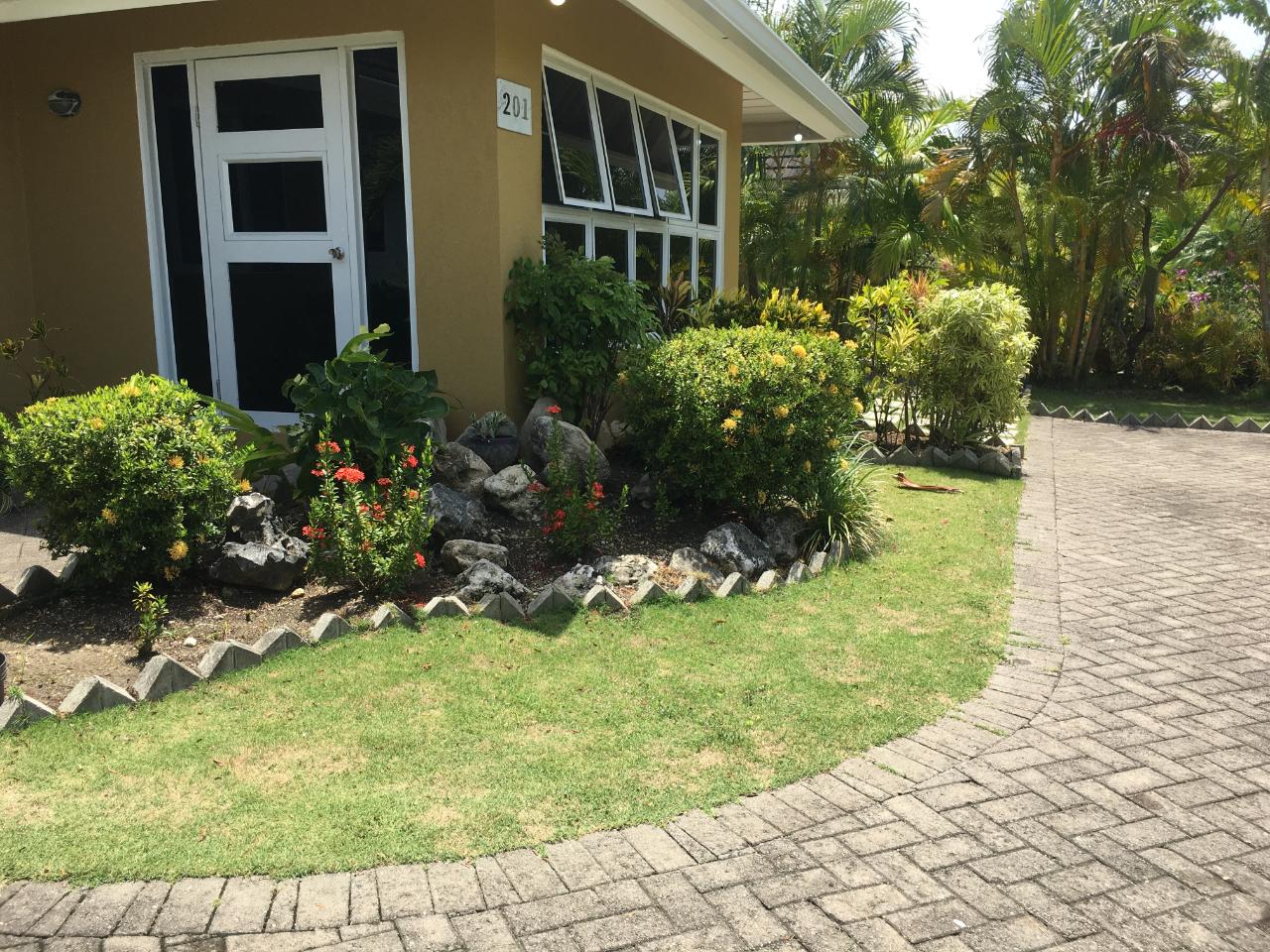 House For Rent: ANTHURIUM AVENUE, RICHMON, Runaway Bay | $1,800 photo 2