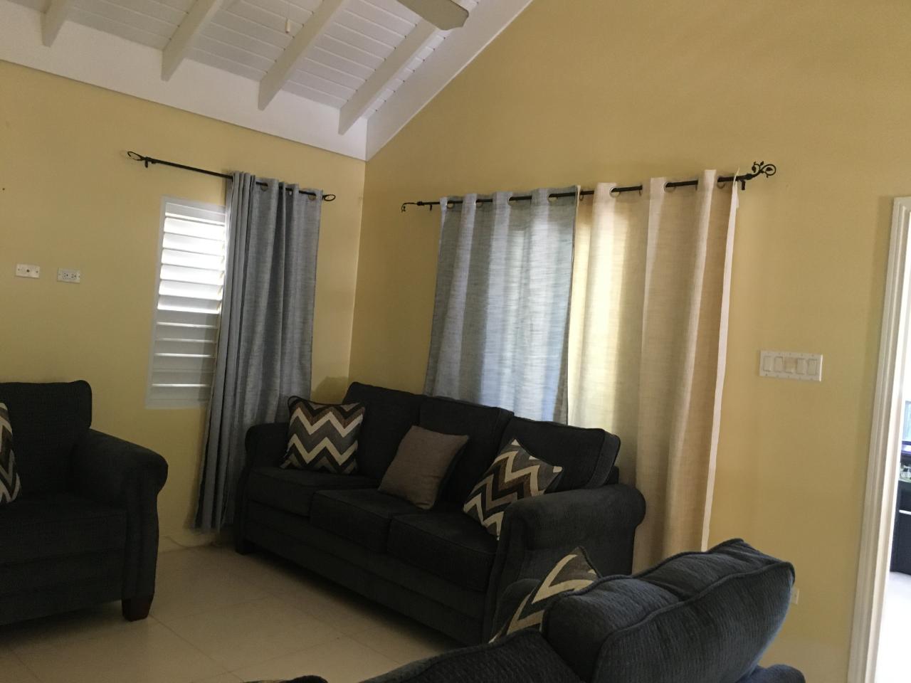 House For Rent: ANTHURIUM AVENUE, RICHMON, Runaway Bay | $1,800 photo 7
