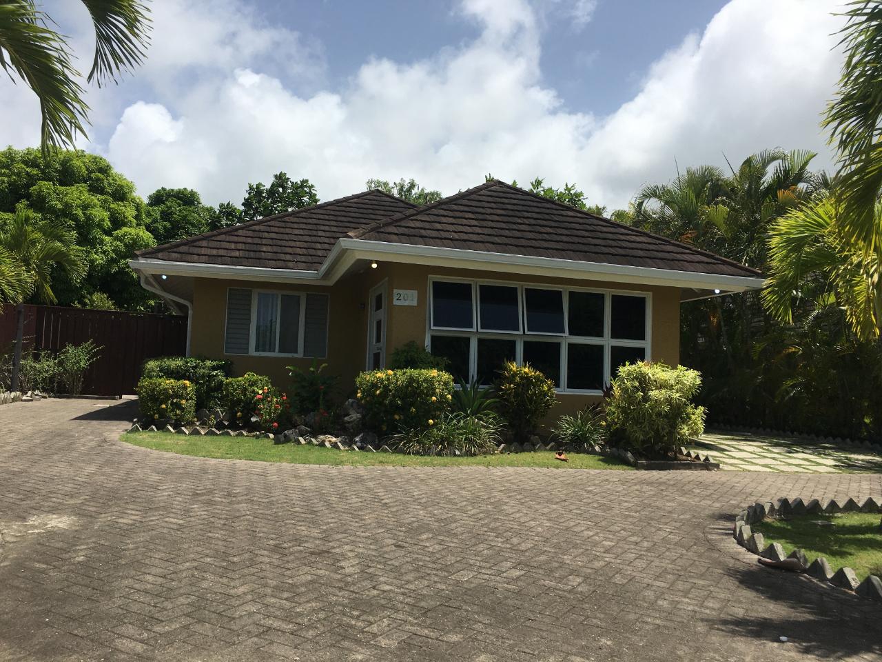House For Rent: ANTHURIUM AVENUE, RICHMON, Runaway Bay | $1,800 photo 17