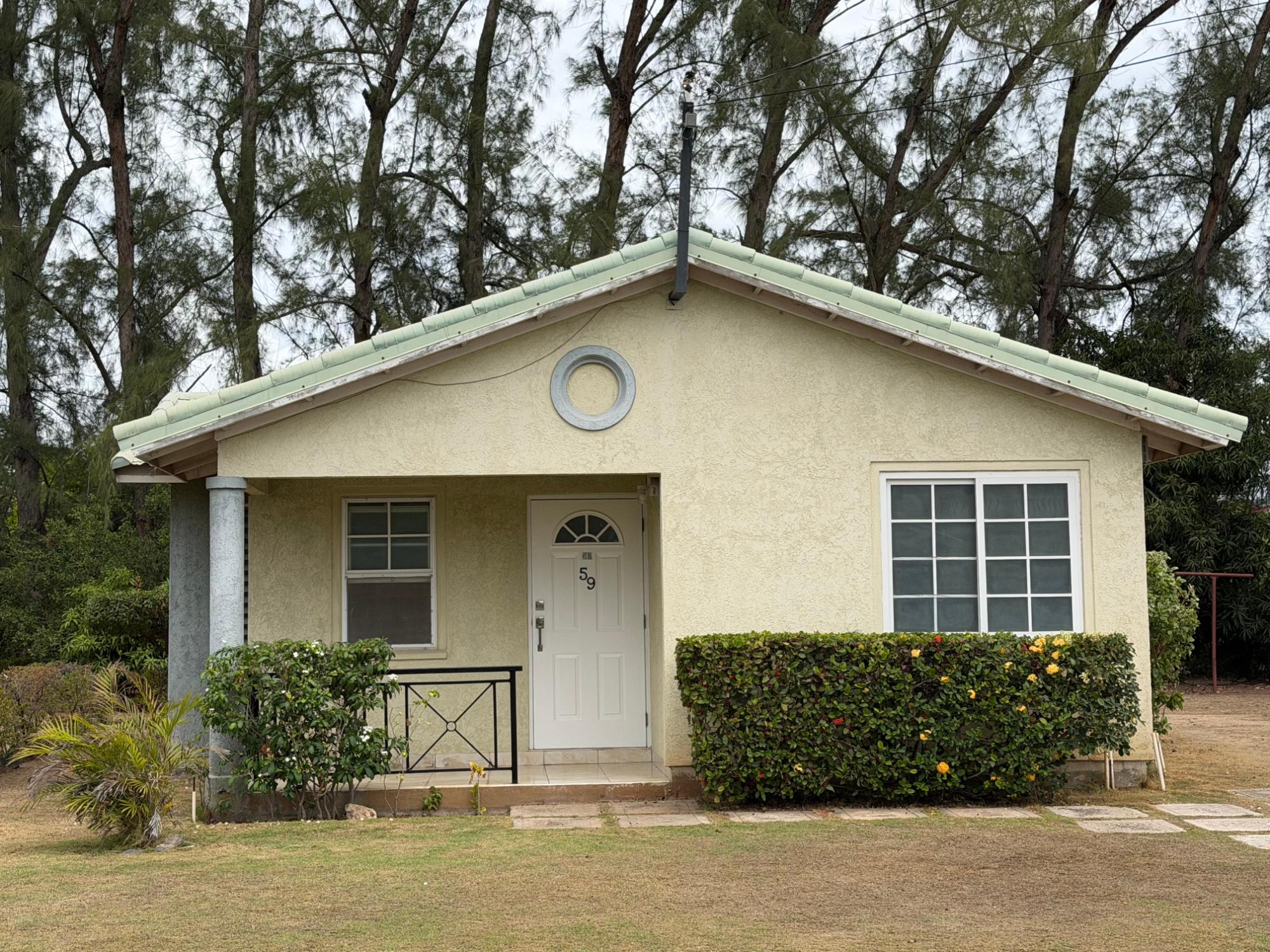 House For Rent: COLLINGSWOOD CIRCLE, Portmore Country Club | $180,000 photo 2
