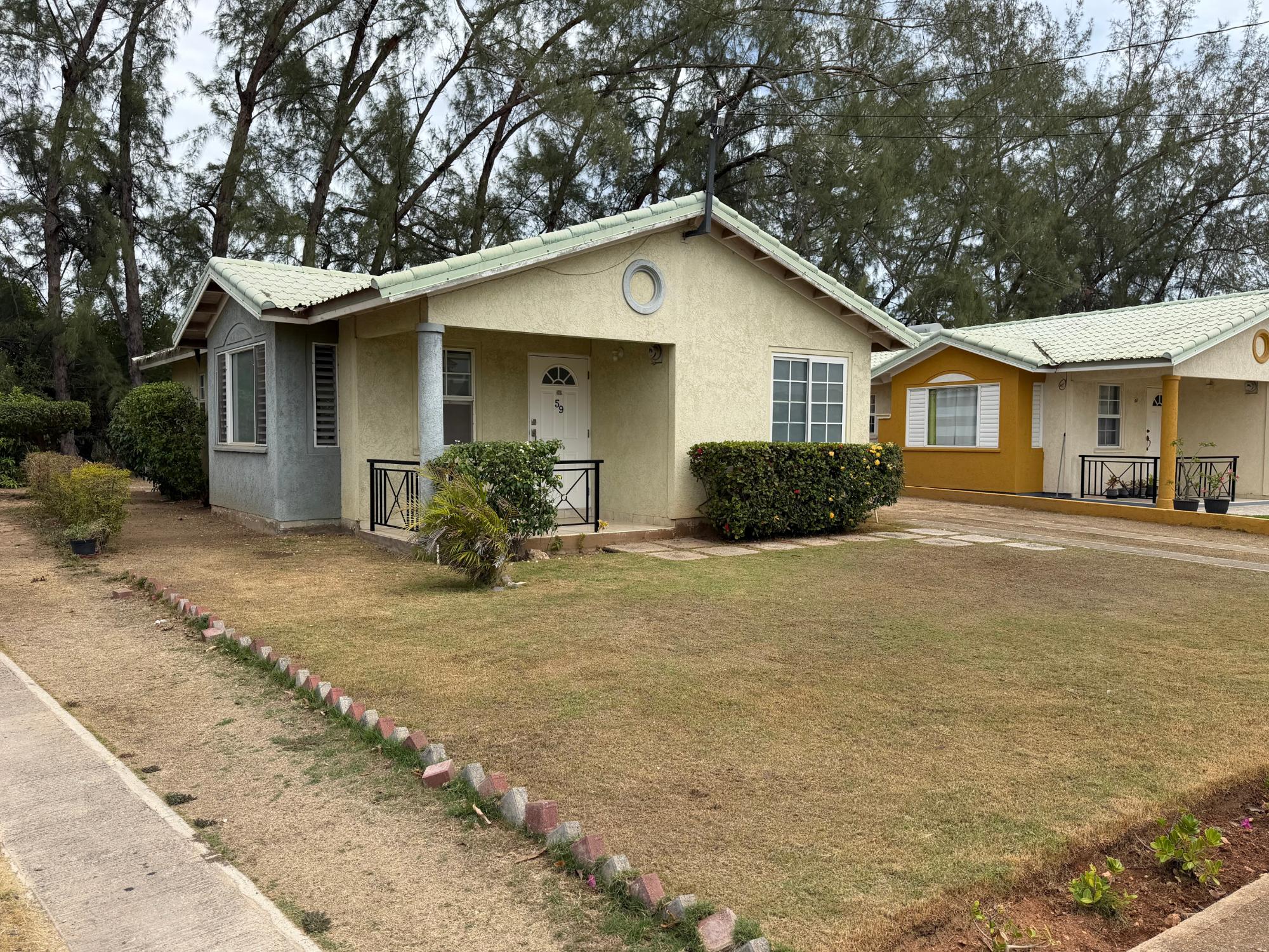 House For Rent: COLLINGSWOOD CIRCLE, Portmore Country Club | $180,000 photo 4