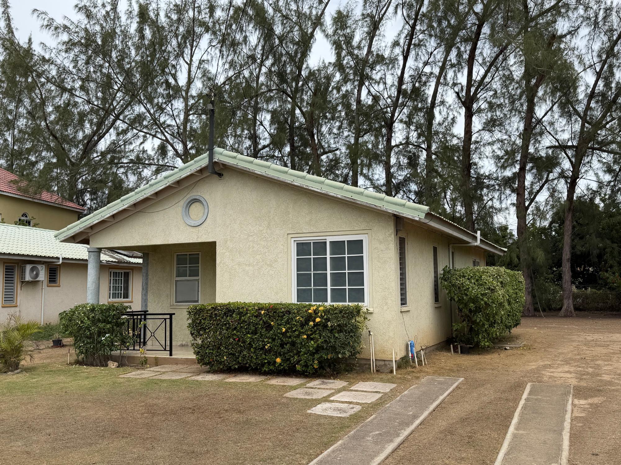 House For Rent: COLLINGSWOOD CIRCLE, Portmore Country Club | $180,000 photo 5
