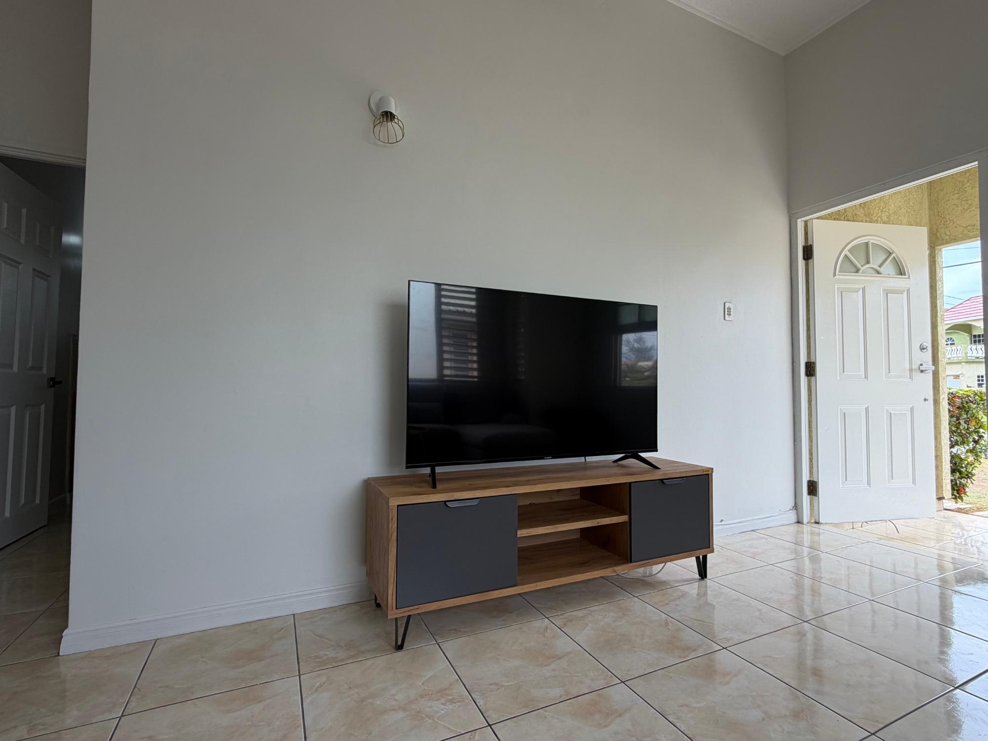 House For Rent: COLLINGSWOOD CIRCLE, Portmore Country Club | $180,000 photo 12