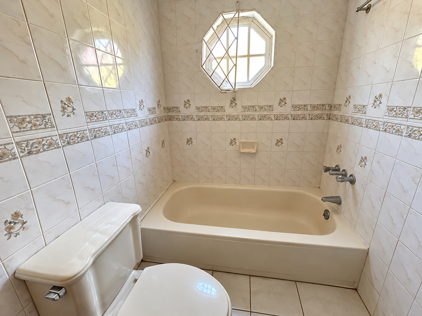 House For Sale: WEST CHEDWIN, Greater Portmore | $22,000,000 photo 4