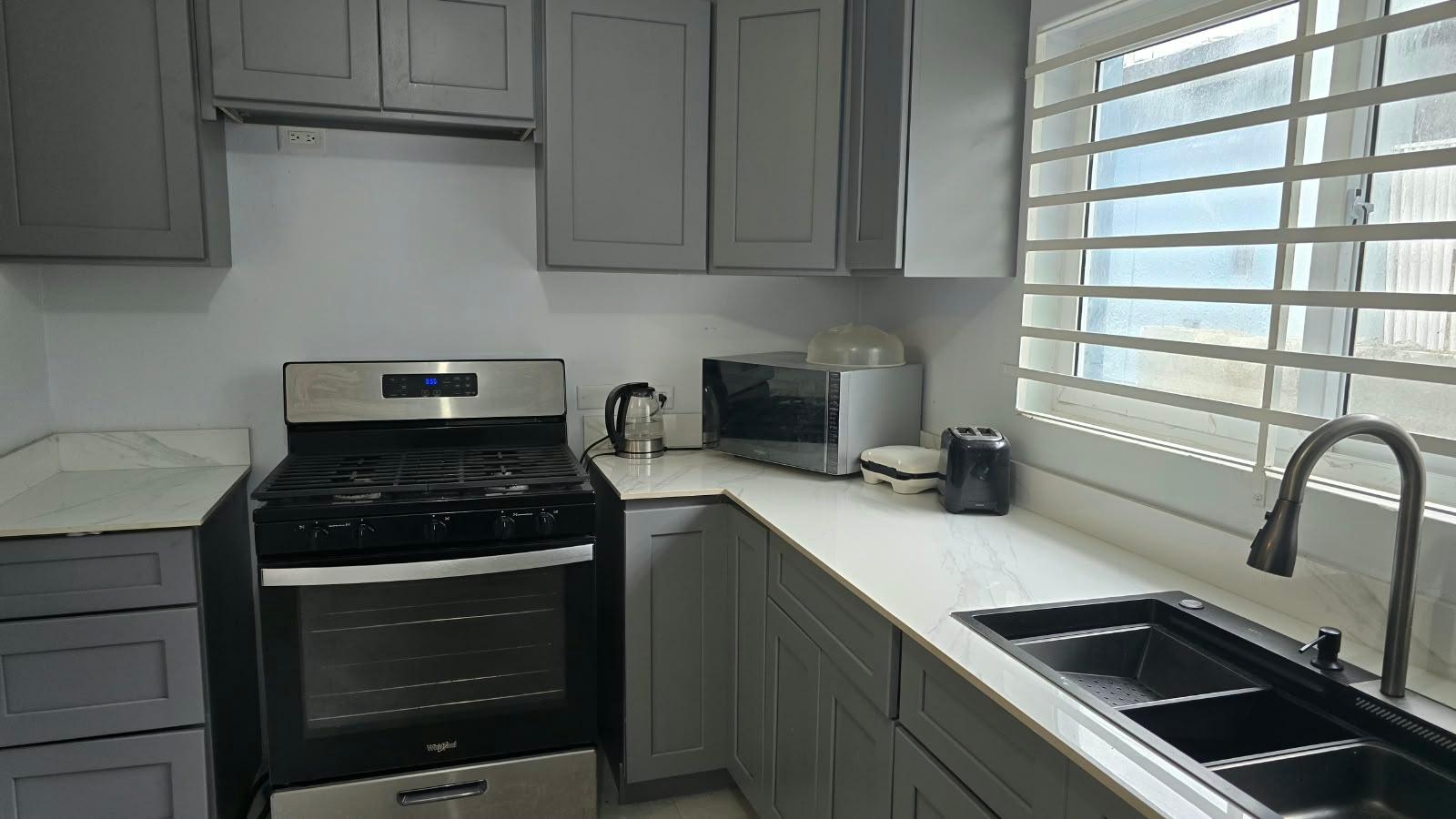House For Sale: BRONX AVENUE, Kingston 6 | $87,000,000 photo 3