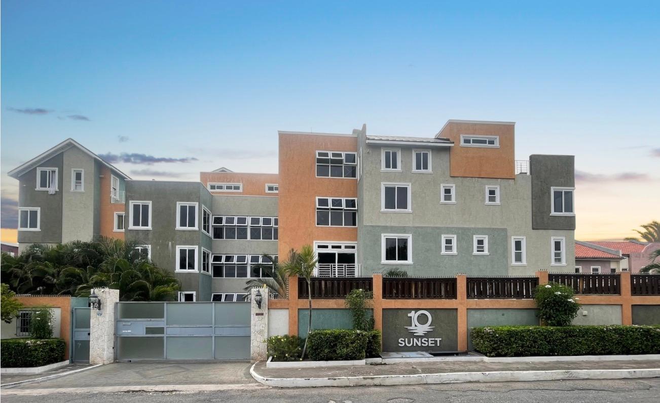 Apartment For Rent: SUNSET DRIVE, Kingston 8 | $2,500
