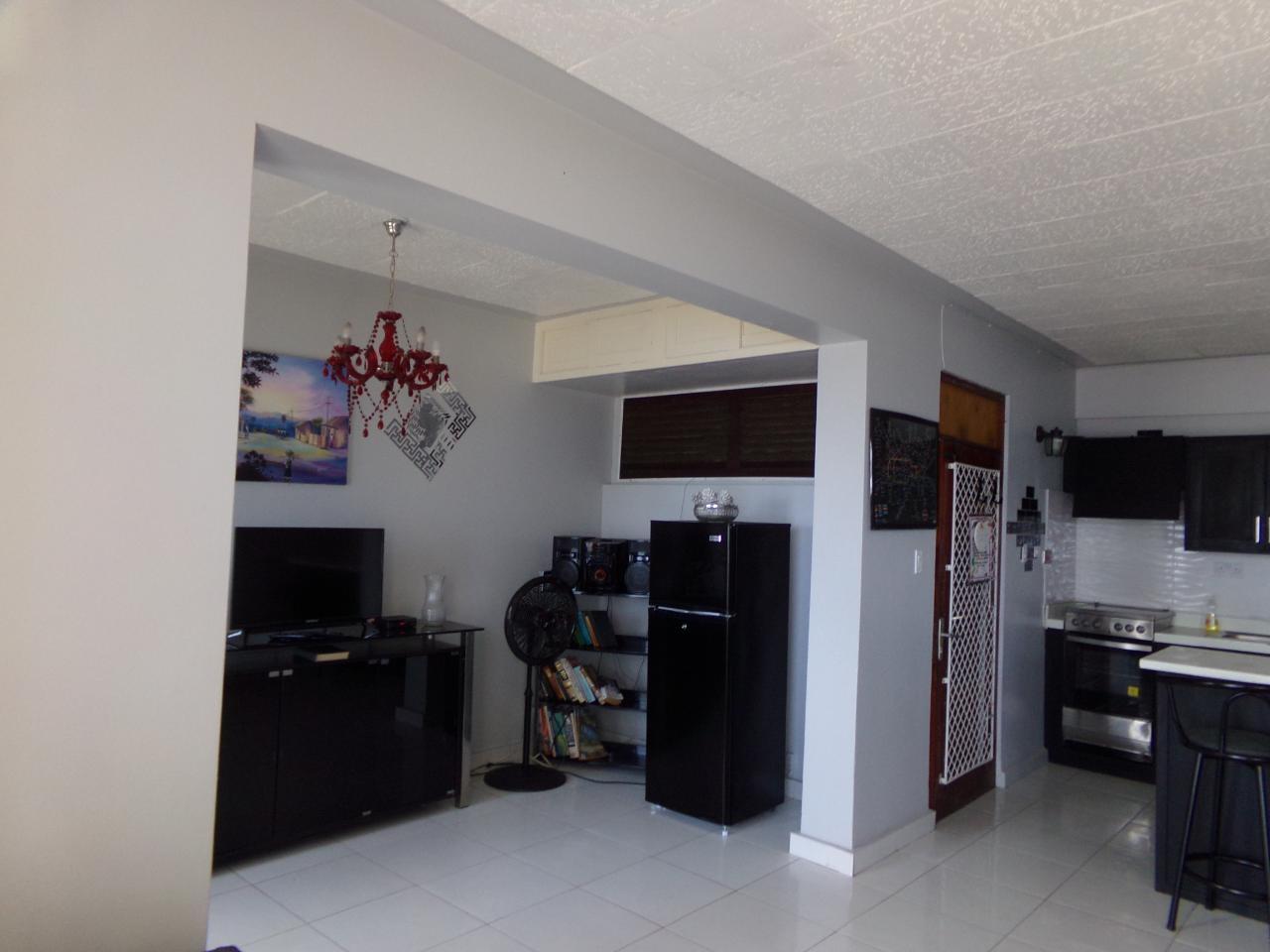 Apartment For Rent: MAIN STREET OCHO RIOS, Ocho Rios | $1,100 photo 8